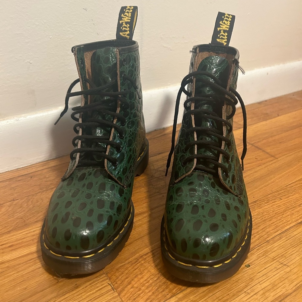 Dr Martens vintage green croc reptile embossed leather combat boot W9/M8…